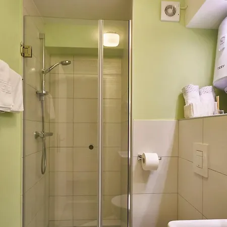 Iza Roka دوبروفينك