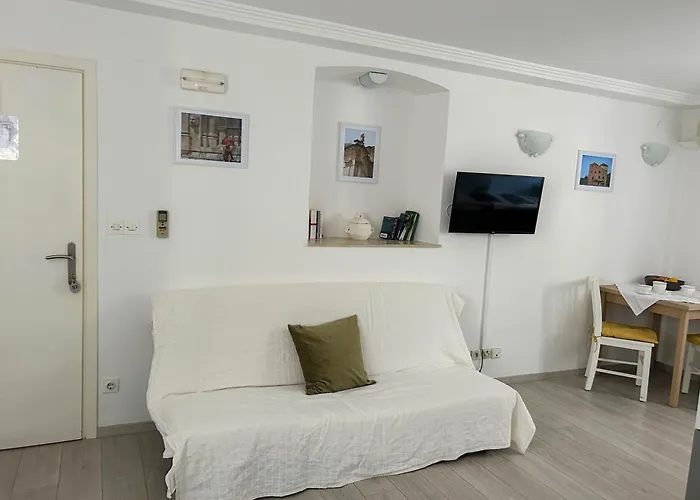 Iza Roka Apartamento