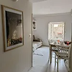 Iza Roka شقة *