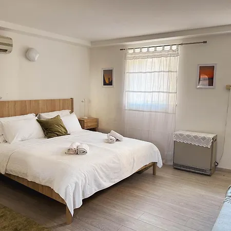 Apartment Iza Roka